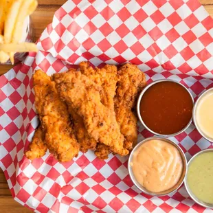 fried chicken wings with dipping sauces