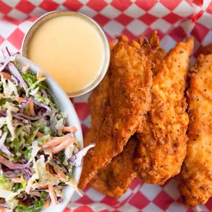 chicken tenders with coleslaw and coleslaw slaw