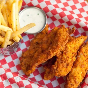 chicken wings and fried chicken, fried chicken wings, food, bbq chicken, chicken wings, poultry, bbq wings, fried chicken, chicken