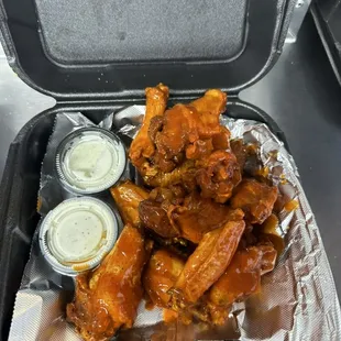 fried chicken wings, chicken wings and fried chicken, bbq wings, chicken, fried chicken, poultry, food, chicken wings, bbq chicken