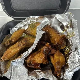 chicken wings and fried chicken, bbq wings, chicken wings, bbq chicken, poultry, fried chicken, chicken, fried chicken wings, food