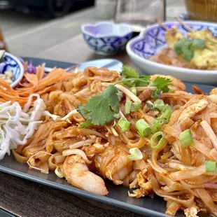 Shrimp pad Thai