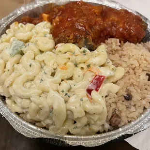 Medium Fried Chicken with Sauce, Rice and Peas &amp; Macaroni Salad
