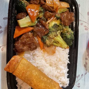Beef with broccoli combo with egg roll