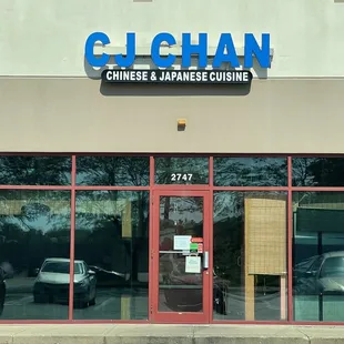 the front of a chinese restaurant