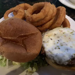 Classic Burger 8.8/10 with Onion Rings (8.5/10)