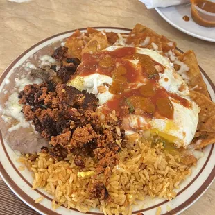 Chilaquiles con Huevos + chorizo