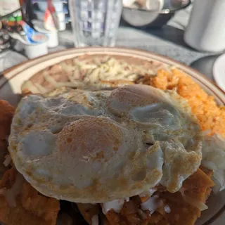 Chilaquiles con Huevos
