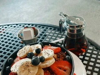 Fresh & Yummy Cafe