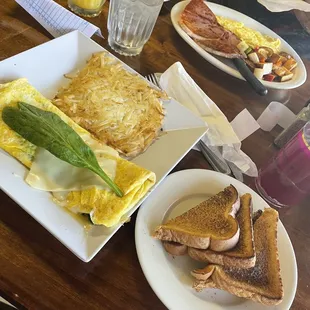 Spinach Omelette, Hash browns and Wheat Toast