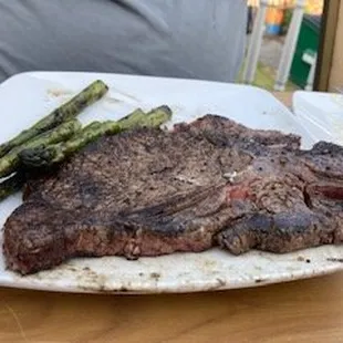 Prime rib with asparagus