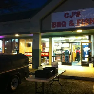 ramen and noodles, outside