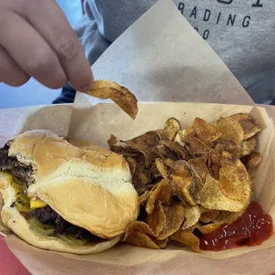 Cheeseburger and chips