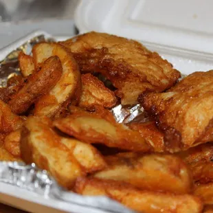 a tray of fried food