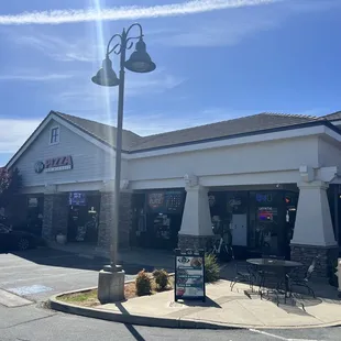 the outside of the restaurant
