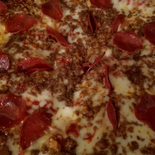 Pizza with sausage and pepperoni