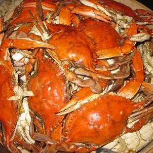 a bowl of steamed crabs