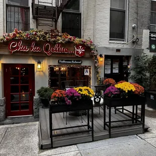 the outside of a restaurant