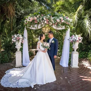 altar decorations. Grand Island Mansion. June