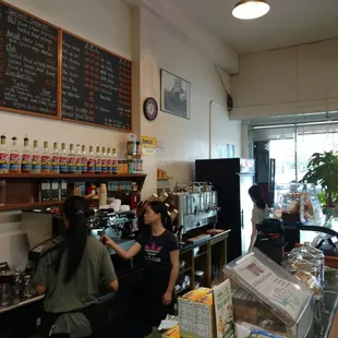 Steaming milk and pulling shots... Golden!