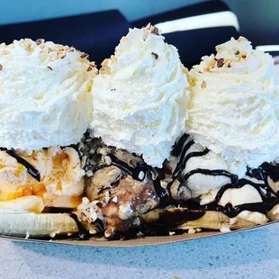 Our selection for the day coffee almond fudge, toasted almond, and mango. All worth getting a scoop of.