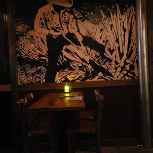 a table and chairs with a lamp on it