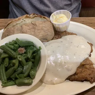 Chicken Fried Steak with green beans and a baked potato. Bellisimo.