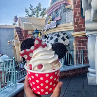 Minnie Mouse soft serve