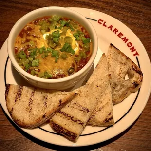 Chili with sourdough