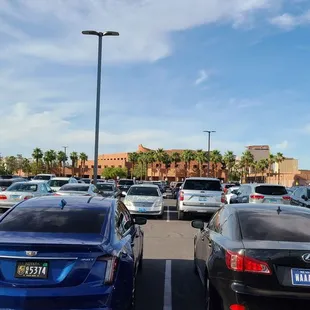 Parking lot full for Spyrogyra concert 2 hours ahead !!  Saturday June 4
