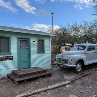 Motor Court Cabin (1935)