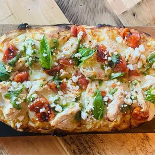 Pesto chicken flat bread! Yummy