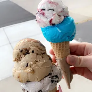 Oreo &amp; Coffee Caramel Chip on the left Blue Moon &amp; Raspberry cheesecake on the right