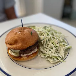 Burger w cole slaw