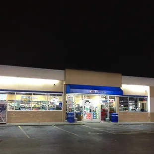 ows the outside of the store