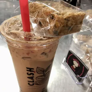 My drink a large (32 oz) ichigo latte