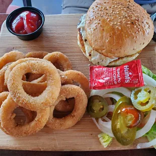 Classico burger and onions rings