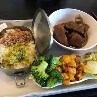 Braised Pork Leg Bento Box