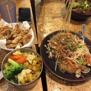 Stir-fried noodle w/ Pork chop or Chicken Fillet or Seafood ($2.00