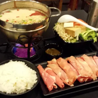 Spicy Pork Bone Noodle Soup 辣豚骨湯麵