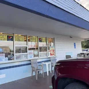 the outside of a restaurant