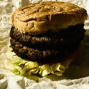 Double Hamburger with lettuce &amp; tomatoes