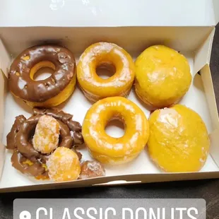 Mixed half dozen donuts