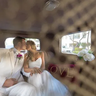 Wedding on Wheels in Paradise - Happily ever after - Hawaii