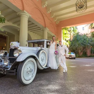 Destination wedding Hawaii - Wedding on Wheels in Paradise