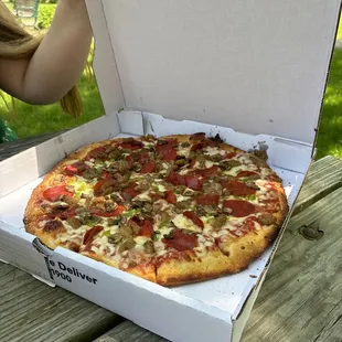 Classic Deluxe Pizza