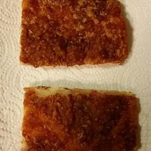 This is cheese pizza?? Burnt...:/