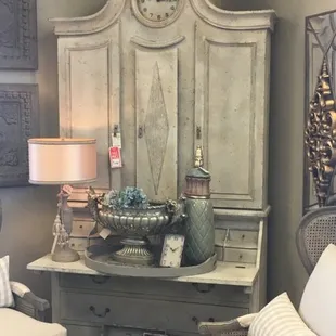 Secretary with accessories