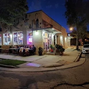 the outside of a restaurant at night