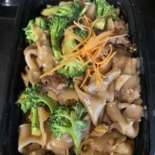 Pad Se Ewe Noodle with beef